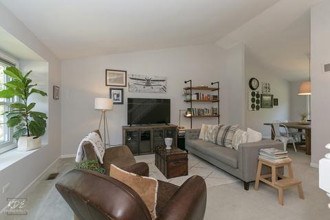 305 Brittany Trl, Elgin, IL 60120 photo 4