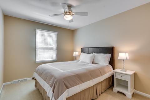 1601 Stonebridge Trl, Wheaton, IL 60189 photo 24