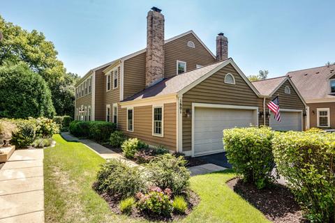 1601 Stonebridge Trl, Wheaton, IL 60189 photo 2