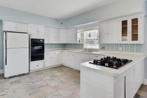 453 Douglas Ave, Elgin, IL 60120 photo 13