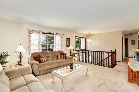 4646 Brigantine Ln, Hoffman Estates, IL 60192 photo 2