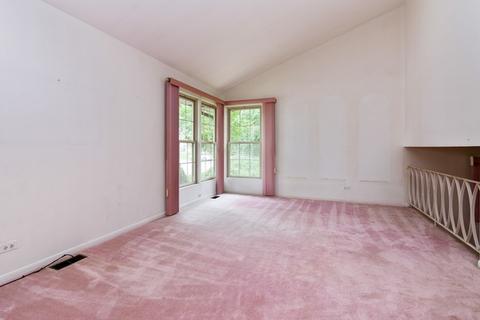 8901 Lyons St, Des Plaines, IL 60016 photo 3