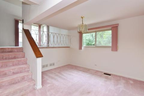 8901 Lyons St, Des Plaines, IL 60016 photo 8
