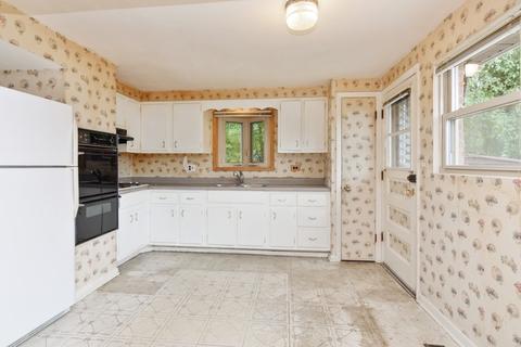 8901 Lyons St, Des Plaines, IL 60016 photo 9