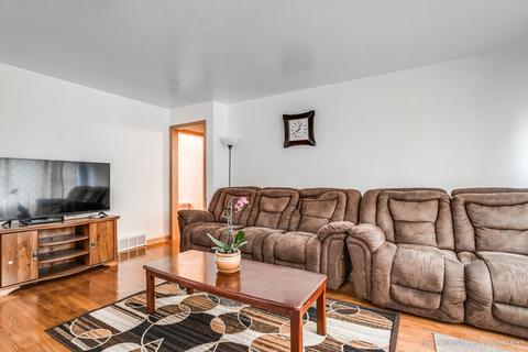835 Spruce St, Aurora, IL 60506 photo 2