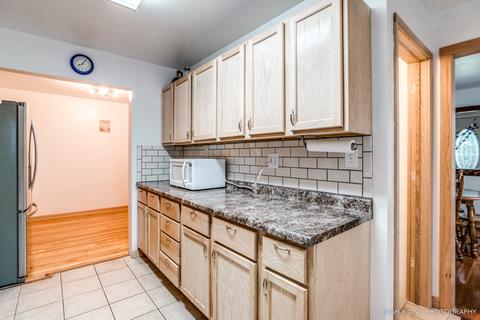 835 Spruce St, Aurora, IL 60506 photo 8