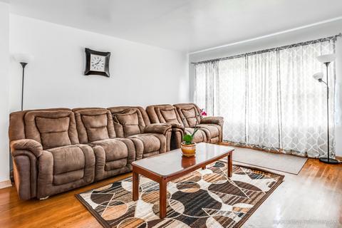 835 Spruce St, Aurora, IL 60506 photo 4