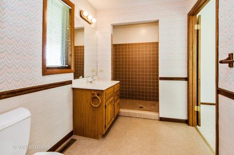 905 Ruth Dr, Elgin, IL 60123 photo 9
