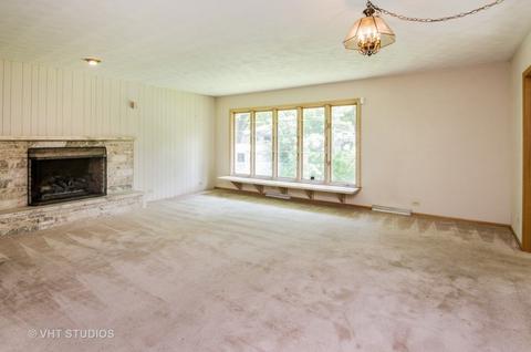 905 Ruth Dr, Elgin, IL 60123 photo 2