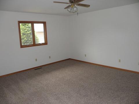 115 Sharon Dr, Morris, IL 60450 photo 12