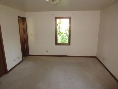 325 Hope Ct, Elgin, IL 60123 photo 9