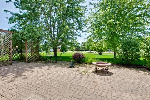 110 E Old Mill Trl, Antioch, IL 60002 photo 23