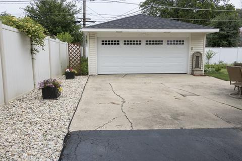 2041 Westview Dr, Des Plaines, IL 60018 photo 25