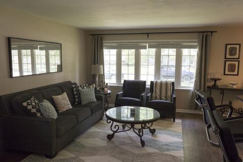 2041 Westview Dr, Des Plaines, IL 60018 photo 3