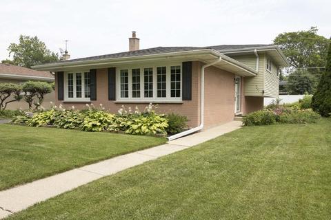 2041 Westview Dr, Des Plaines, IL 60018 photo 1