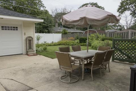 2041 Westview Dr, Des Plaines, IL 60018 photo 24