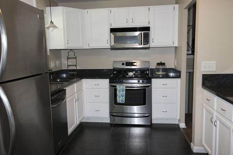 2041 Westview Dr, Des Plaines, IL 60018 photo 5