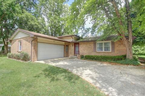 1012 Pinecrest Ct, Rantoul, IL 61866 photo 1