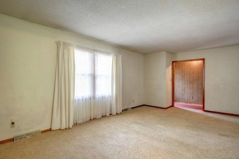 1012 Pinecrest Ct, Rantoul, IL 61866 photo 4