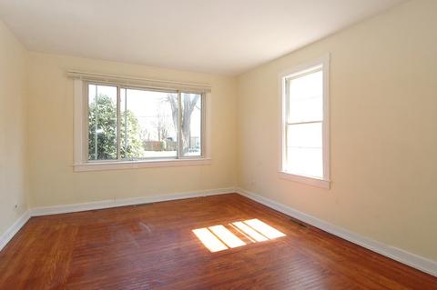 564 N Porter St, Elgin, IL 60120 photo 2
