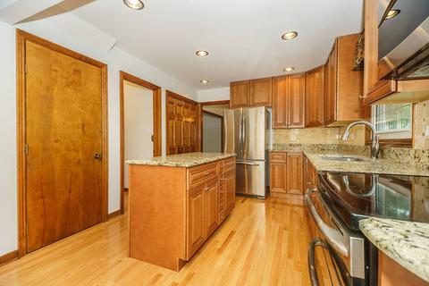 324 Chatelaine Ct, Willowbrook, IL 60527 photo 8
