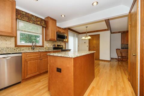 324 Chatelaine Ct, Willowbrook, IL 60527 photo 4