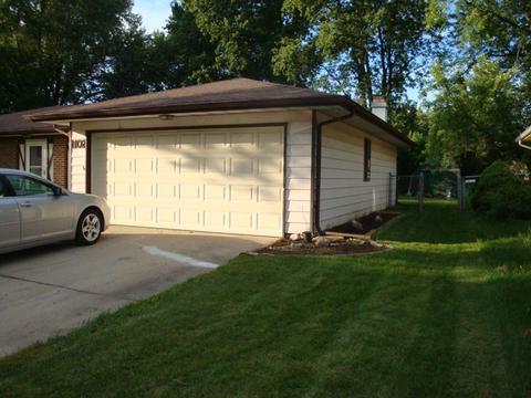 1102 Sebring Dr, Elgin, IL 60120 photo 2