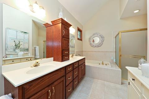 6401 Emerald Ct, Willowbrook, IL 60527 photo 12