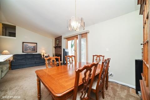 300 Rosecrans Ct, Bartlett, IL 60103 photo 4