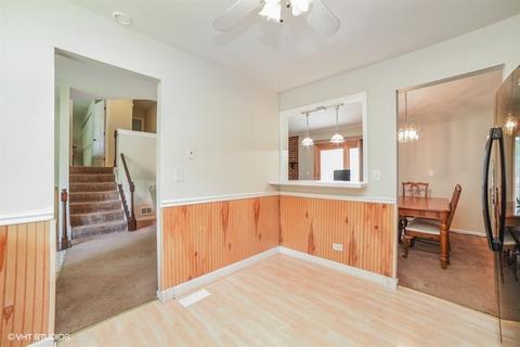 300 Rosecrans Ct, Bartlett, IL 60103 photo 6