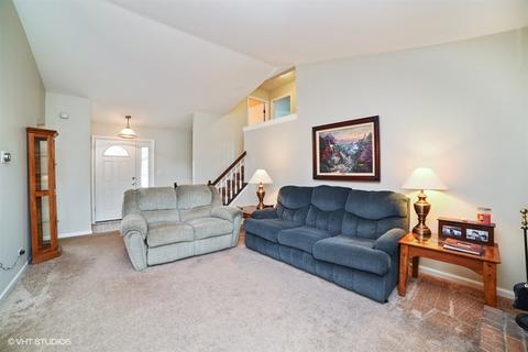 300 Rosecrans Ct, Bartlett, IL 60103 photo 3