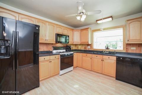 300 Rosecrans Ct, Bartlett, IL 60103 photo 5