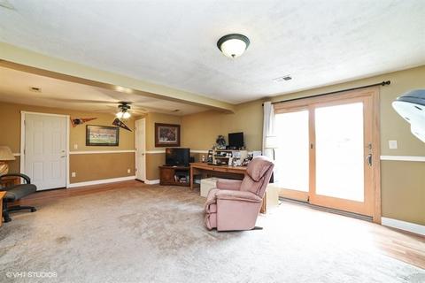 300 Rosecrans Ct, Bartlett, IL 60103 photo 9
