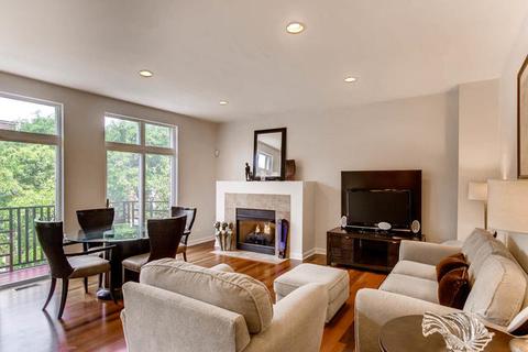 1033 E 46th St #203, Chicago, IL 60653 photo 2