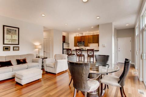 1033 E 46th St #203, Chicago, IL 60653 photo 3