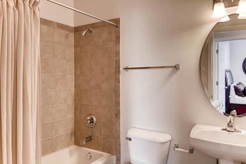 1033 E 46th St #203, Chicago, IL 60653 photo 12