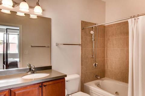 1033 E 46th St #203, Chicago, IL 60653 photo 9