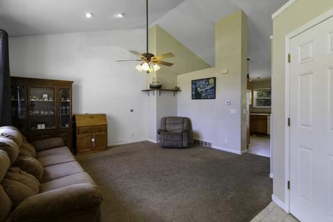 901 Walnut St, Genoa, IL 60135 photo 2