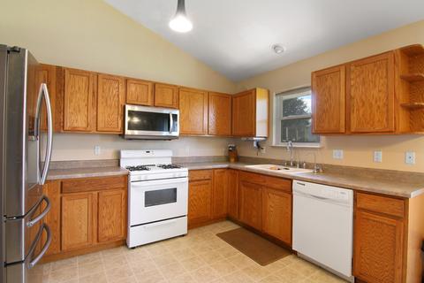 901 Walnut St, Genoa, IL 60135 photo 6