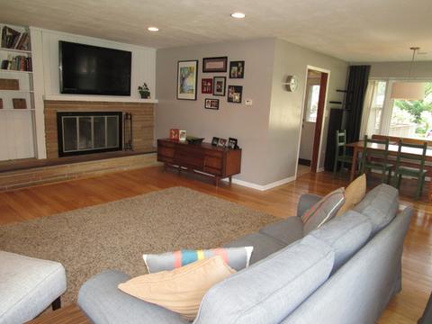 972 Meadow Ln, Elgin, IL 60123 photo 4