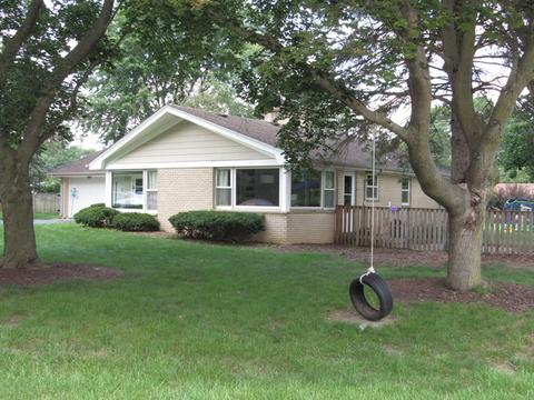 972 Meadow Ln, Elgin, IL 60123 photo 2