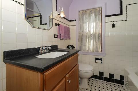 1200 S River Rd, Des Plaines, IL 60018 photo 8