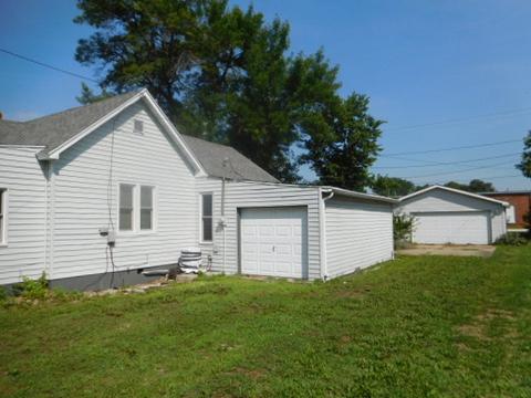 148 W Wing St, Bement, IL 61813 photo 2