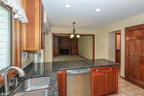 3957 Bordeaux Dr, Hoffman Estates, IL 60192 photo 8