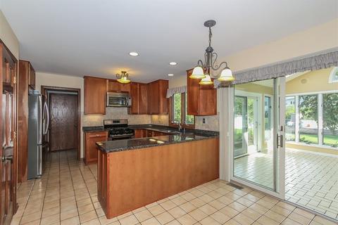 3957 Bordeaux Dr, Hoffman Estates, IL 60192 photo 9