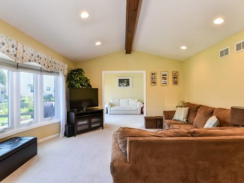 1057 Shady Tree Ln, Wheeling, IL 60090 photo 8