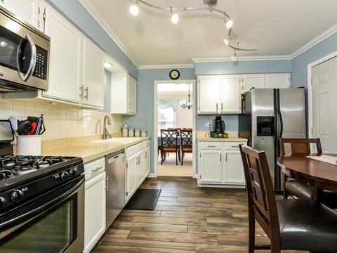 1057 Shady Tree Ln, Wheeling, IL 60090 photo 14