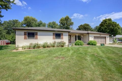 304 E Pershing Ct, Philo, IL 61864 photo 2