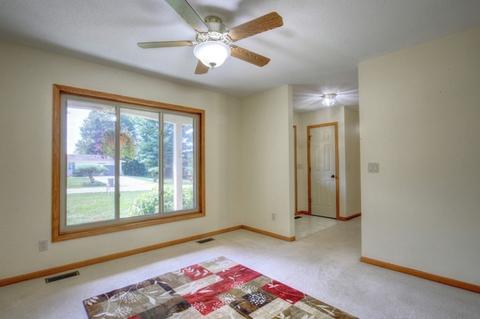 304 E Pershing Ct, Philo, IL 61864 photo 4