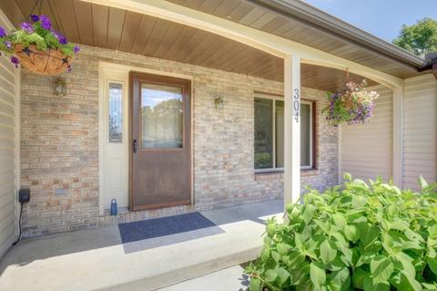 304 E Pershing Ct, Philo, IL 61864 photo 3